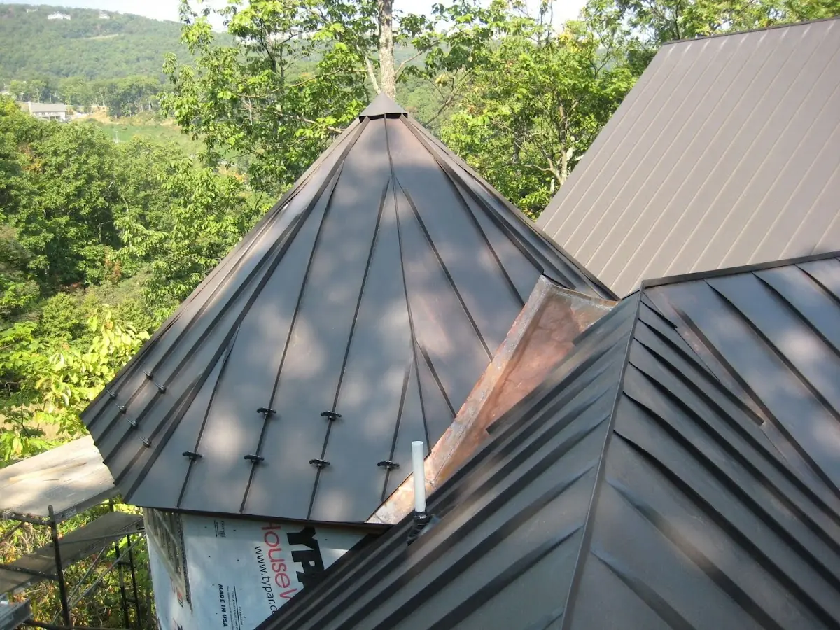 Professional Gutter Cleaning by Craftsman Roofing in Heather Ridge